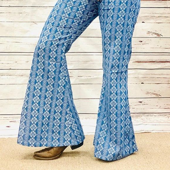 🔹Geometric Western Boho Aztec Bell Bottom Flare Pants. THEY ARE NOT DENIM! - Picture 6 of 8
